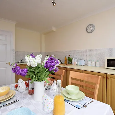 2 Bed In 53635